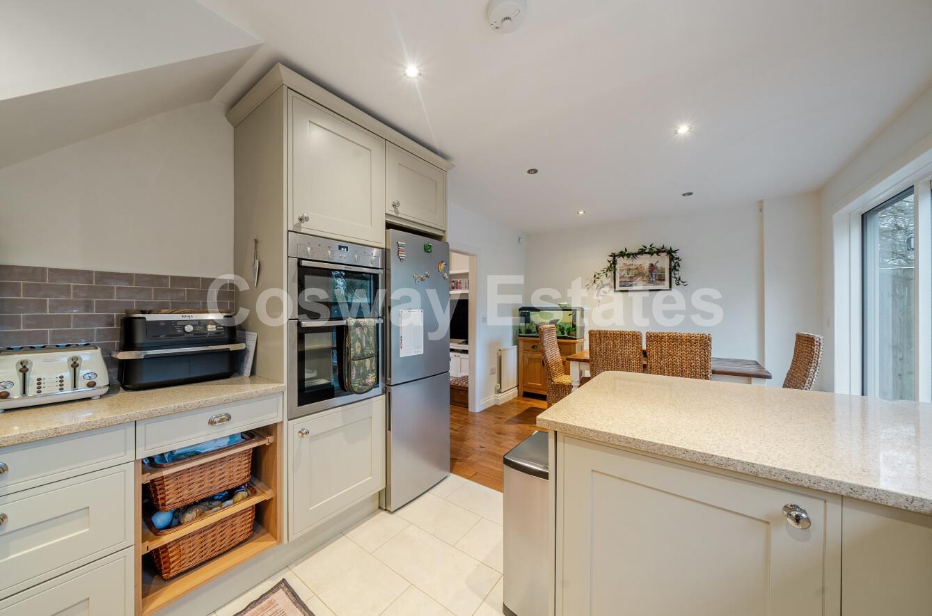 Woodcote Avenue, Mill Hill, NW7, London